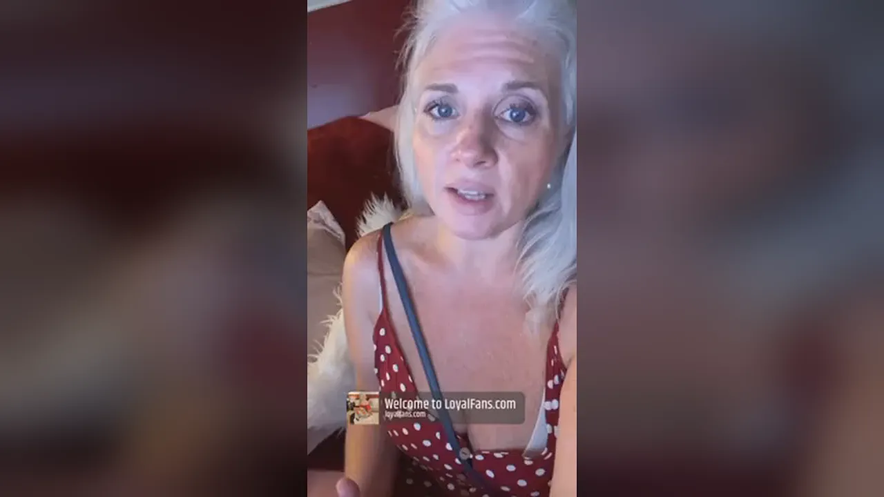MILF Rosie shows off her big ass and tits in a solo webcam dance