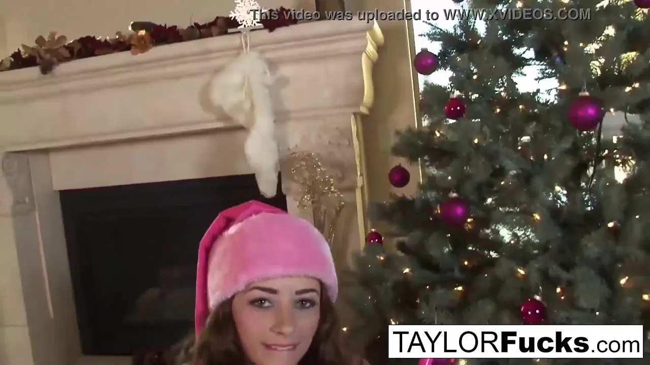 Curvy brunette Taylor Vixen masturbates nude for the camera