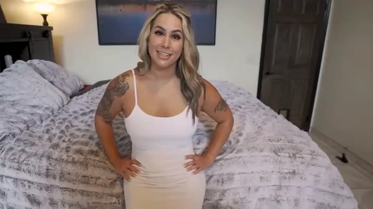 Busty blonde step-aunt gives her step-nephew a satisfying handjob