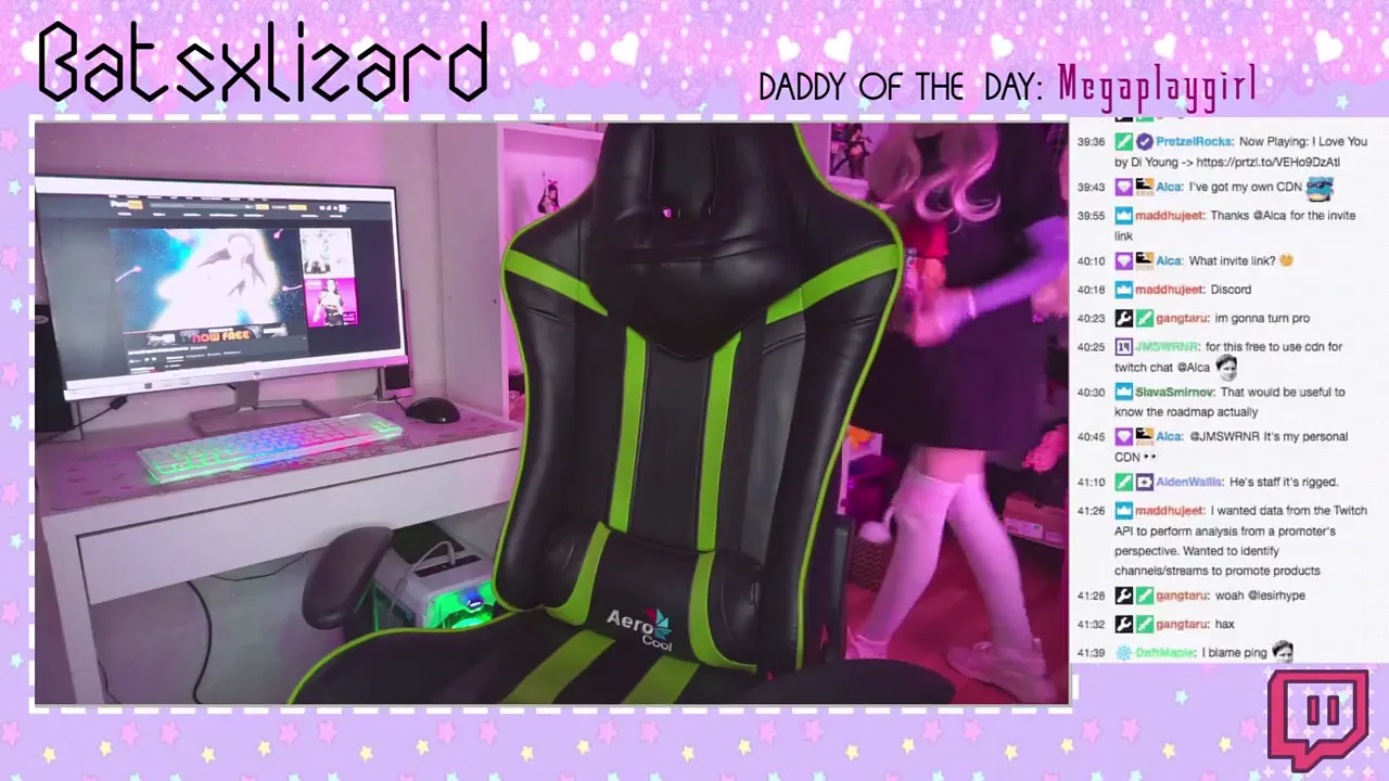Gamer girl accidentally streams herself squirting during solo masturbation