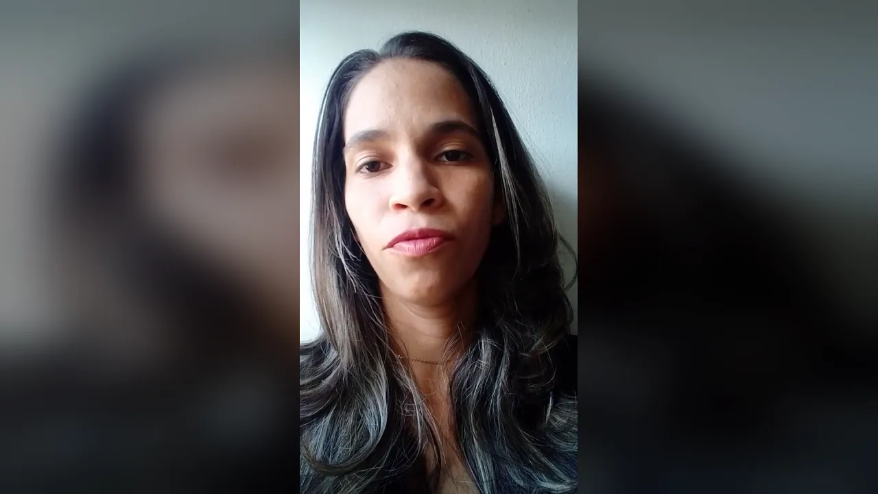 Latina woman masturbates to a powerful orgasm on webcam in public