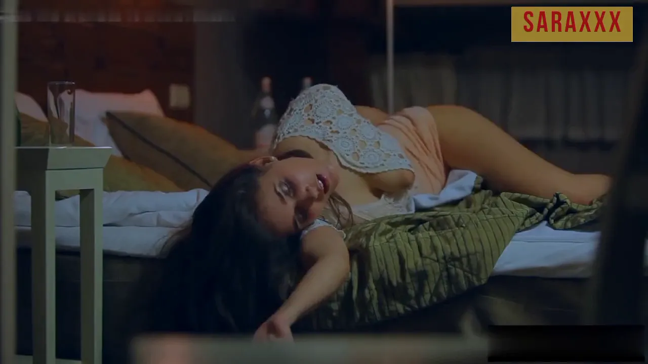 Desi babe masturbates with her fingers