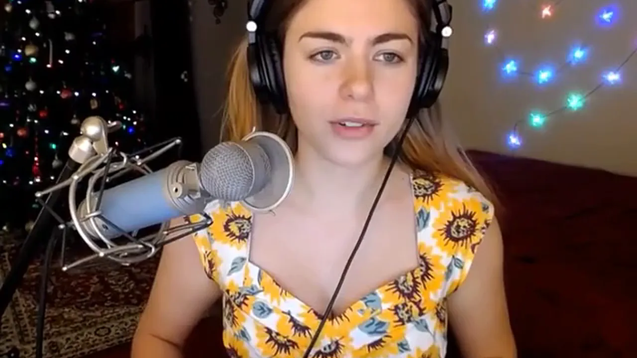 Solo redhead Awesome Kate masturbates and cums on webcam during live podcast