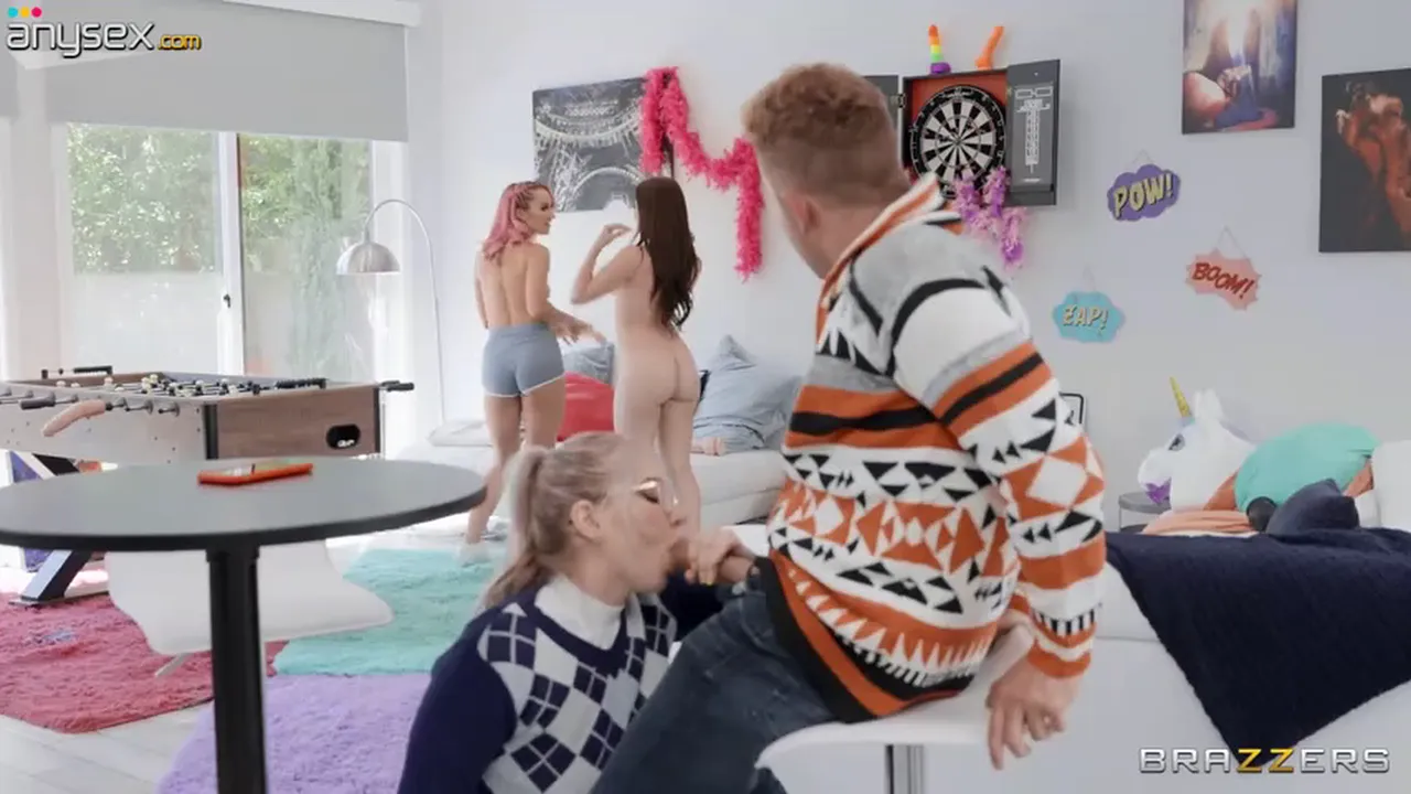 Threesome of hungry sluts and one guy on the sofa