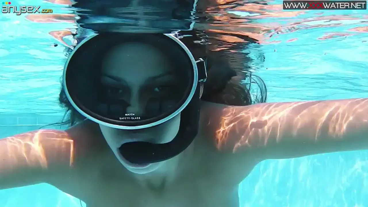 Russian girl Diana Kalgotkina masturbates her pussy under water in pantyhose