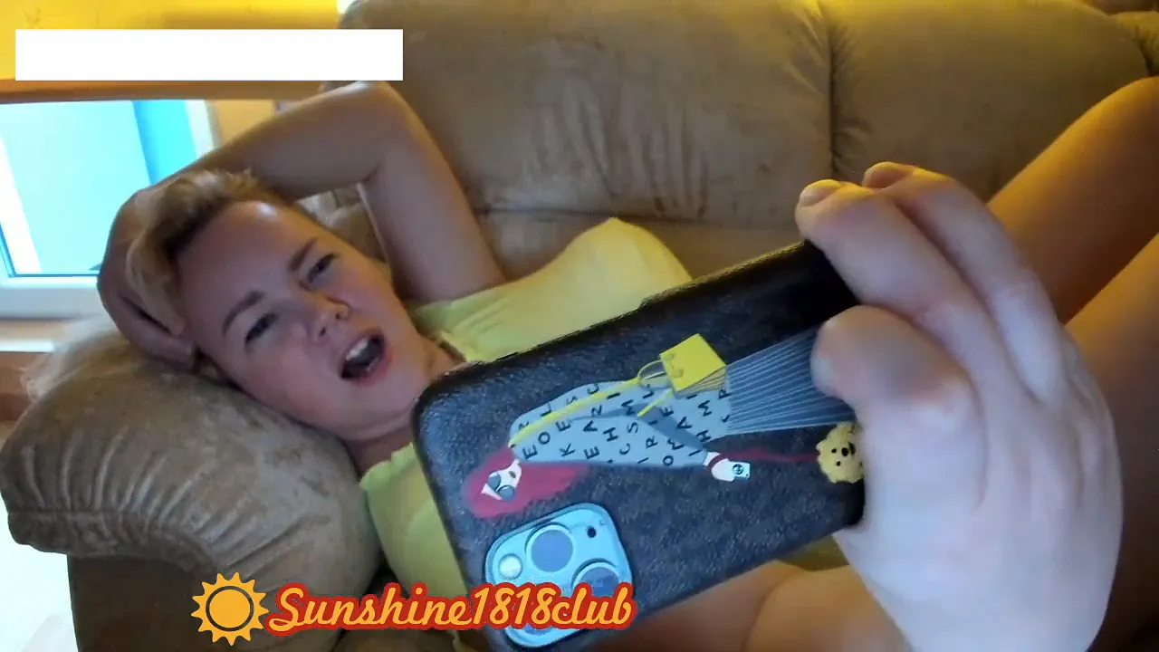 Big-titted girl squirts on webcams