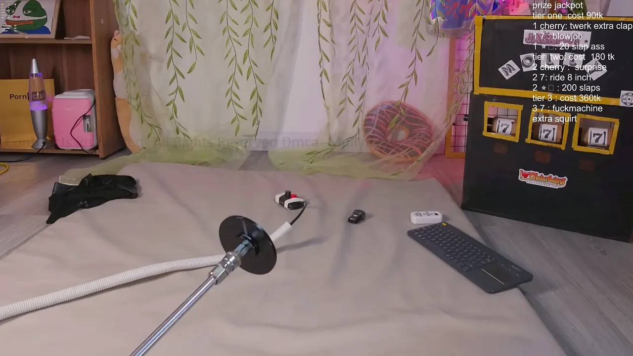 Mollyflwers showcases her big tits and ass in cosplay webcam show