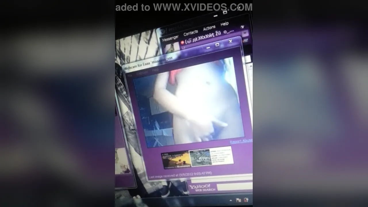 Amateur girl fingers herself on webcam