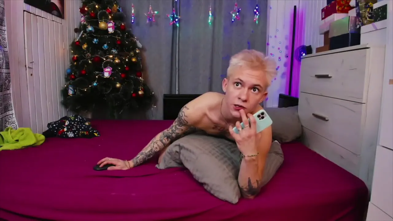 Falcon Al films himself pleasuring a big cock at a gay sex party