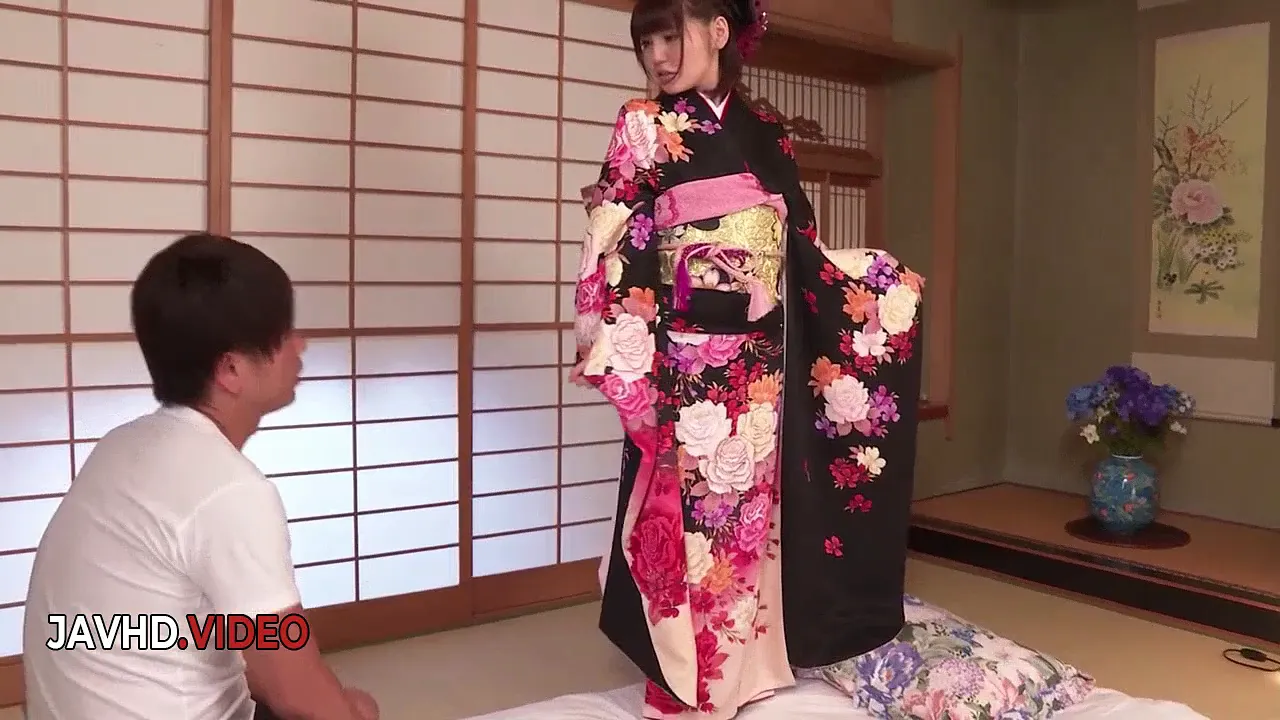 Japanese girl seductively masturbates with toys before getting hard-creamed