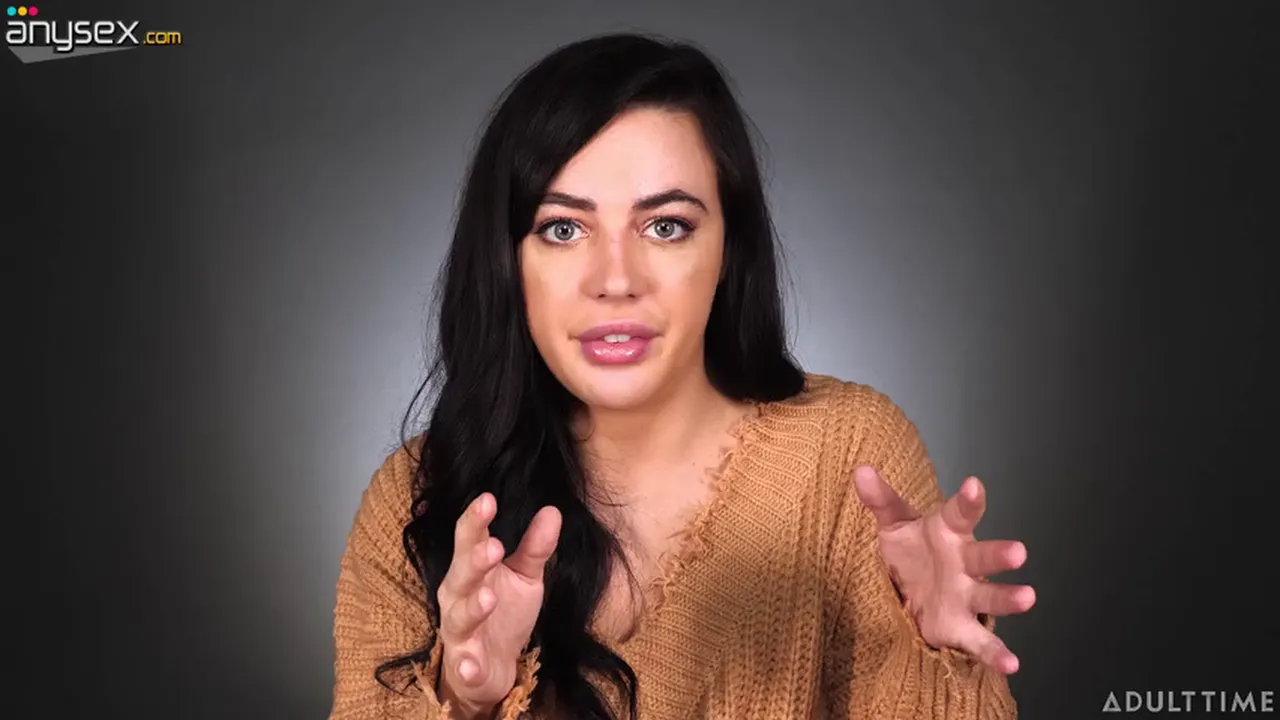 Whitney Wright masturbates and plays with toys in solo video