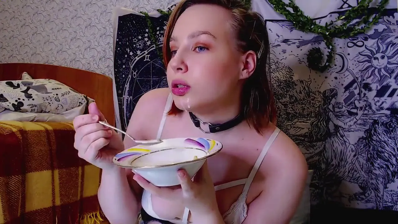 BBW redhead Russian babe in lingerie eats breakfast on webcam