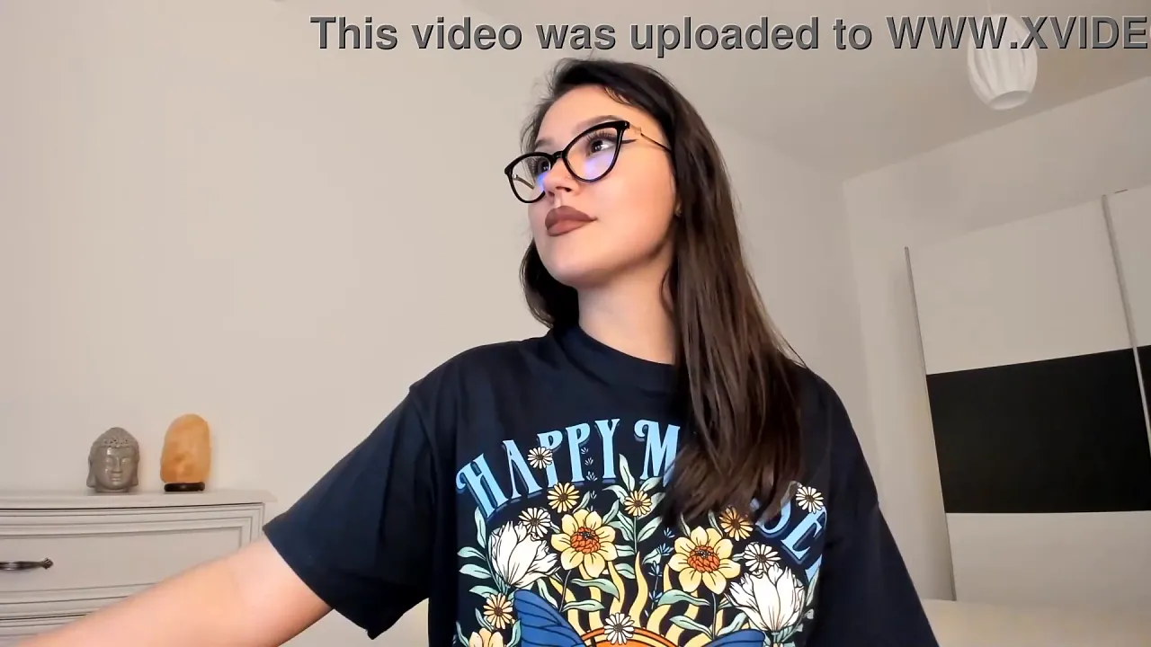Brunette Latina talks dirty to fans on webcam
