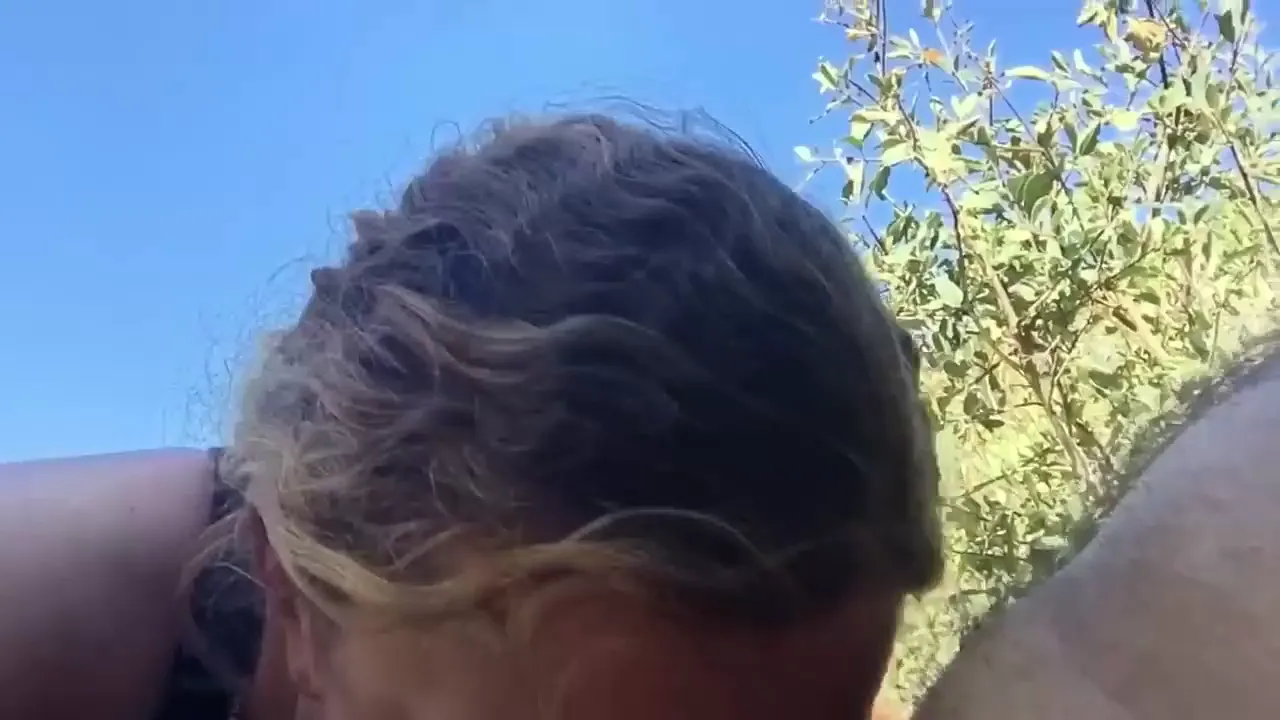 Muscle amateur couple has sex in a national park