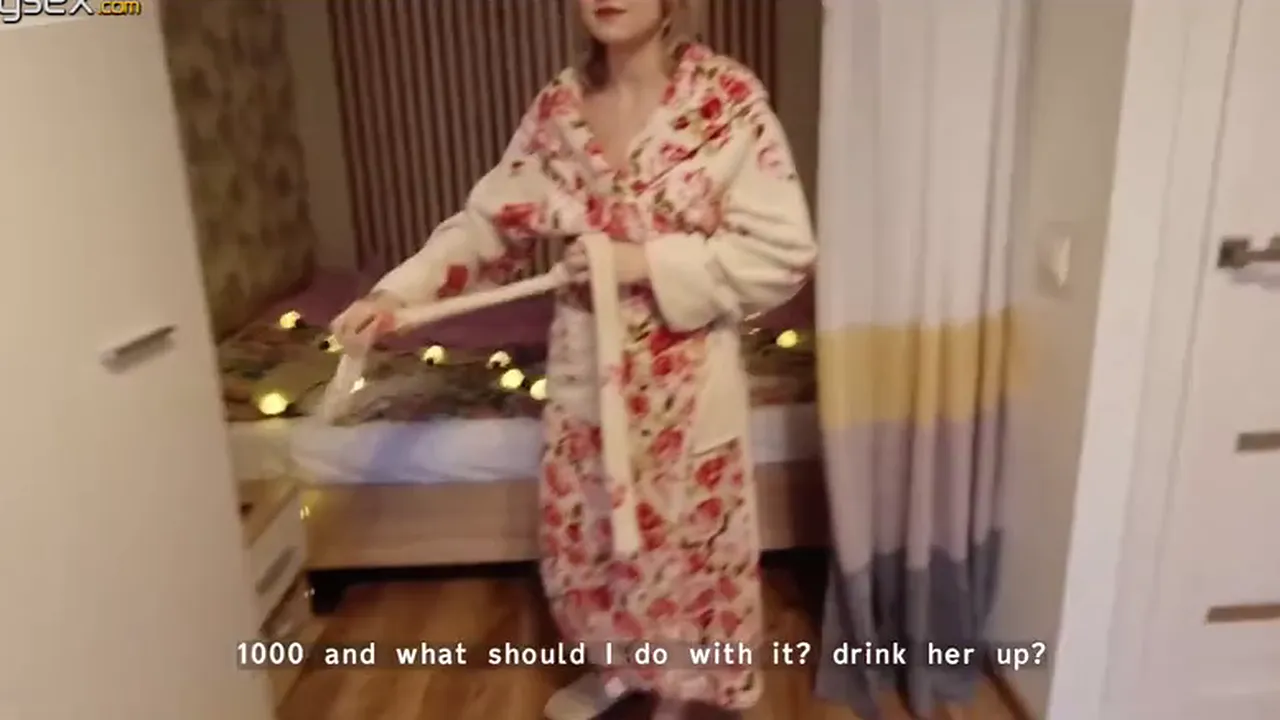 Russian amateur DollHole offers delivery guy money for fake naked pics then gives him a