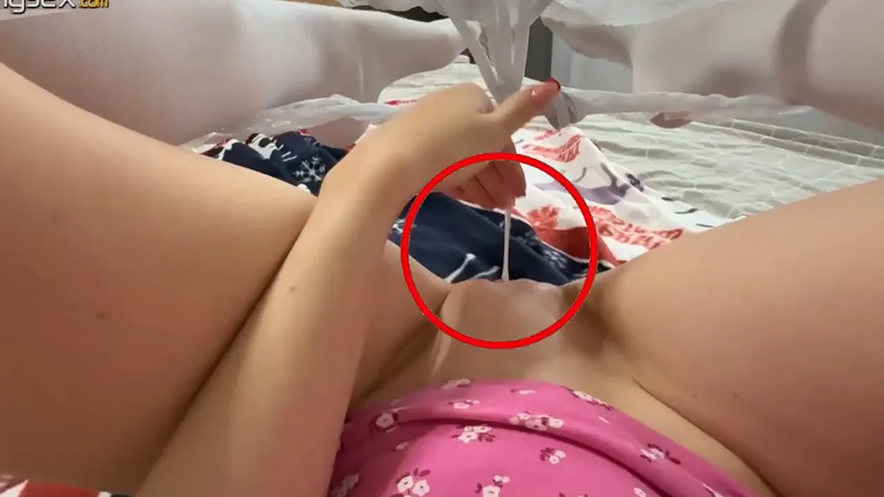 Curvy Christmas girl fingers her dripping wet pussy and uses a vibrator for the perfect