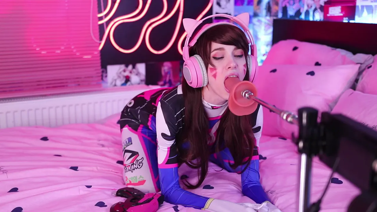Yukki Amey cosplays as Overwatch's D.Va and masturbates with toys