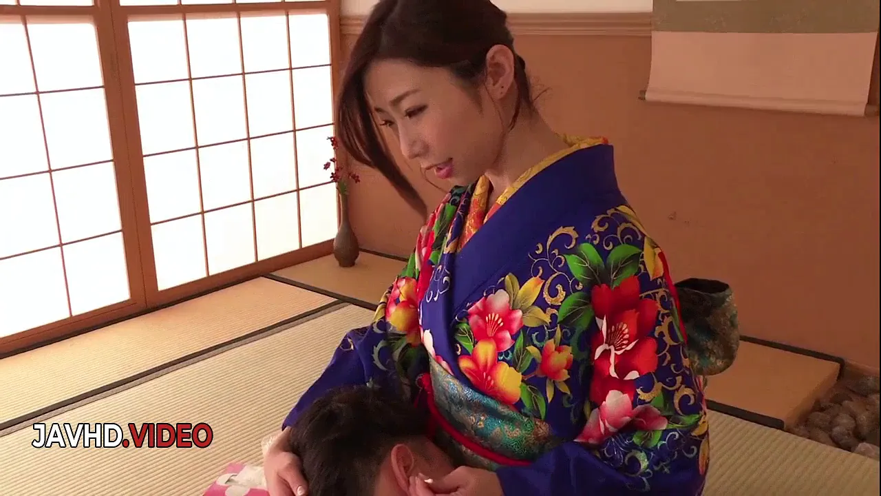 Asian Ayumi Shinoda blows huge cock in live webcam blowjob