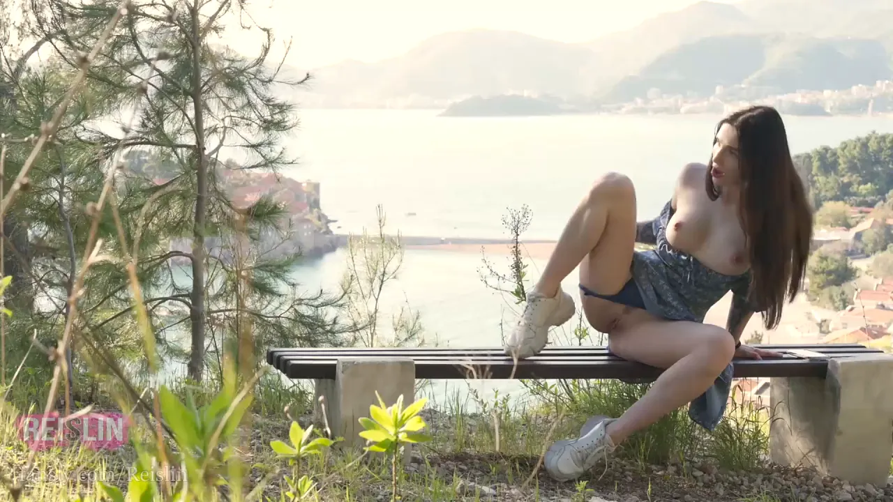 Reislin masturbates and stretches her ass outdoors