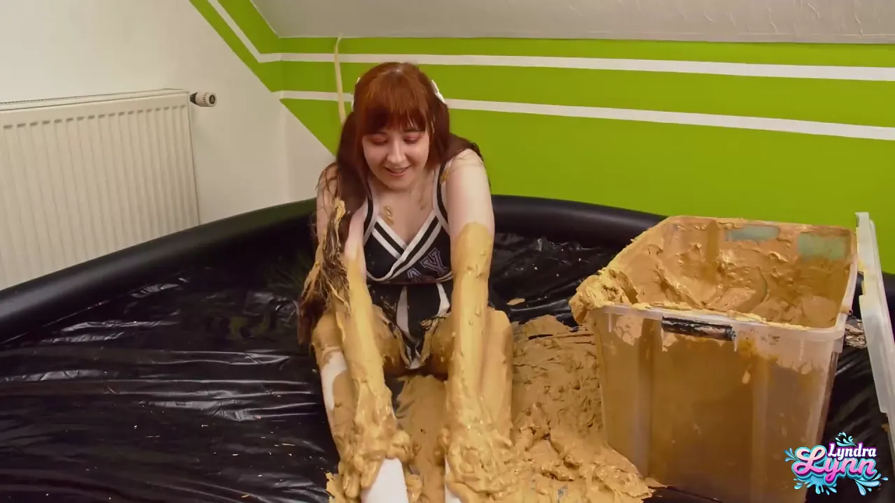 Cheerleader cosplay mud masturbation trailer