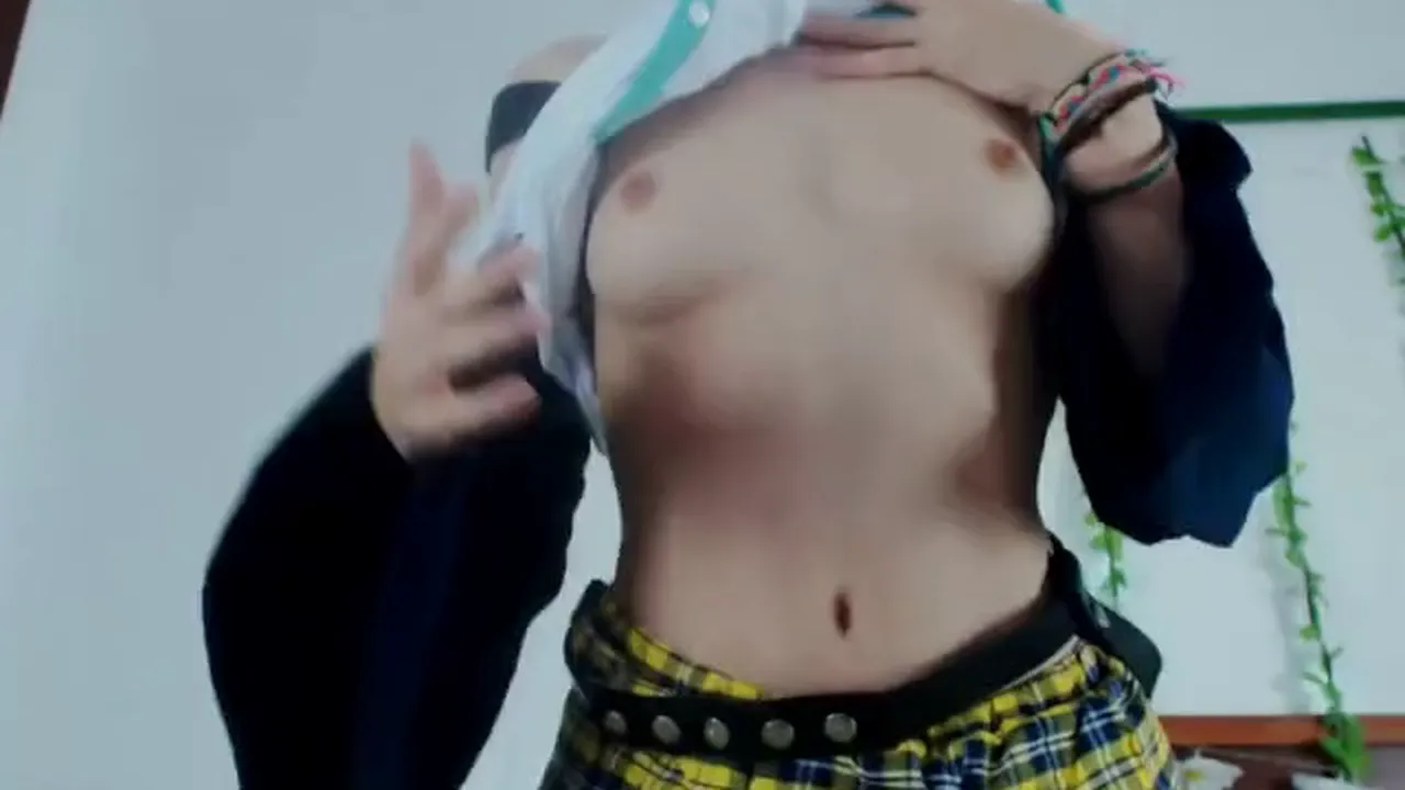 Cosplaying solo webcam girl masturbates with toys and sticks a toy in her tight asshole