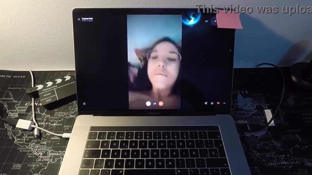 Leyva Hot ctdx, a Spanish MILF porn actress, fucks her webcam fan while showing how to
