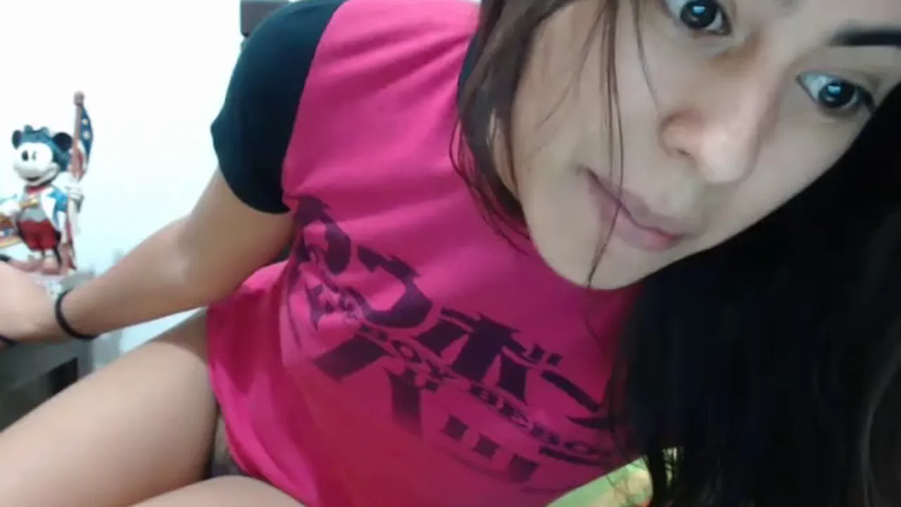 Colombian Latina webcam model Linda shows off her small tits while masturbating solo