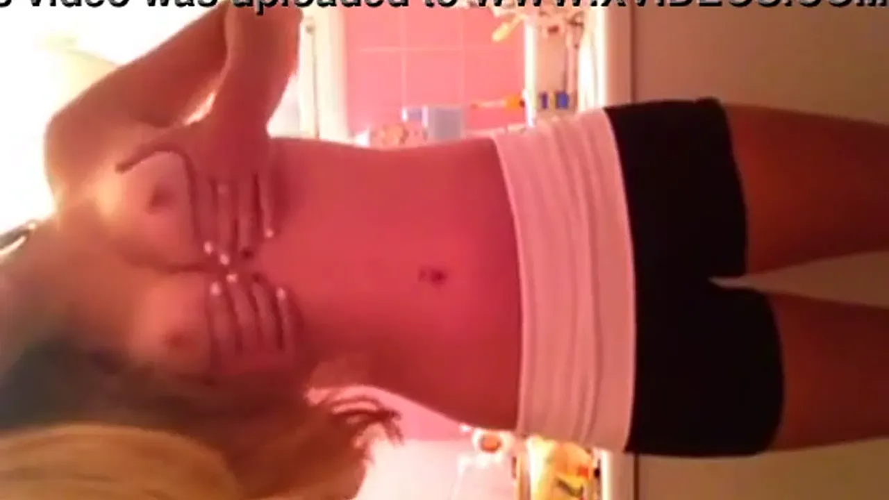 Nude webcam model shows off her body