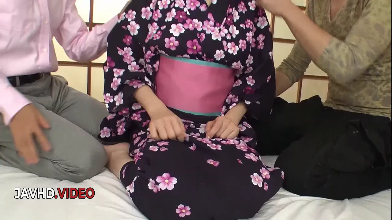 Japanese MILF Kotone Amamiya has threesome and sucks off her two lovers