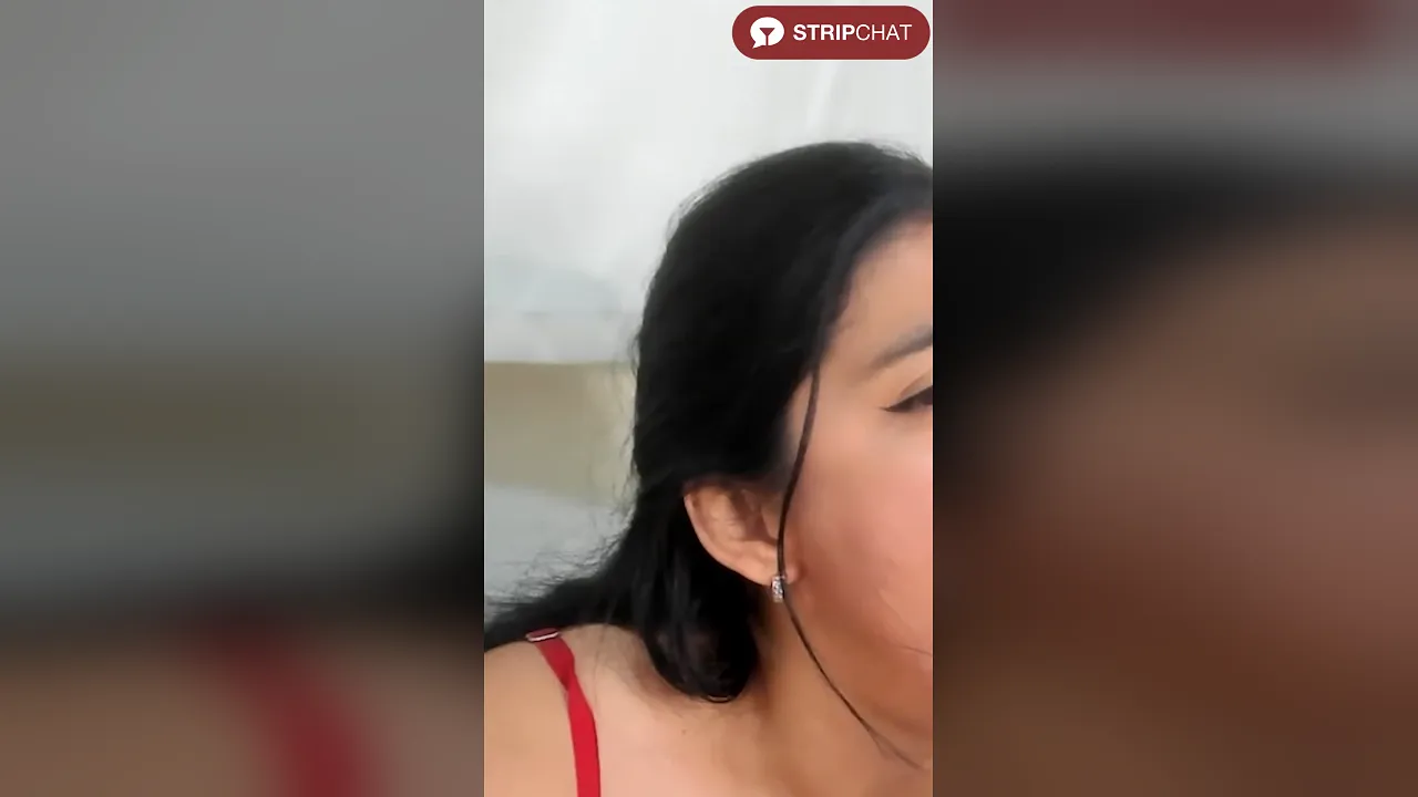 Mariian Zeller works a dildo to handjobs and oral in solo webcam fetish video