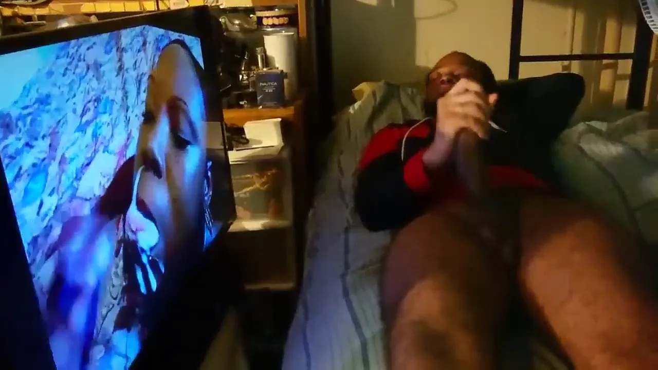 Elijah Nelson wanks and cums in Halloween cosplay