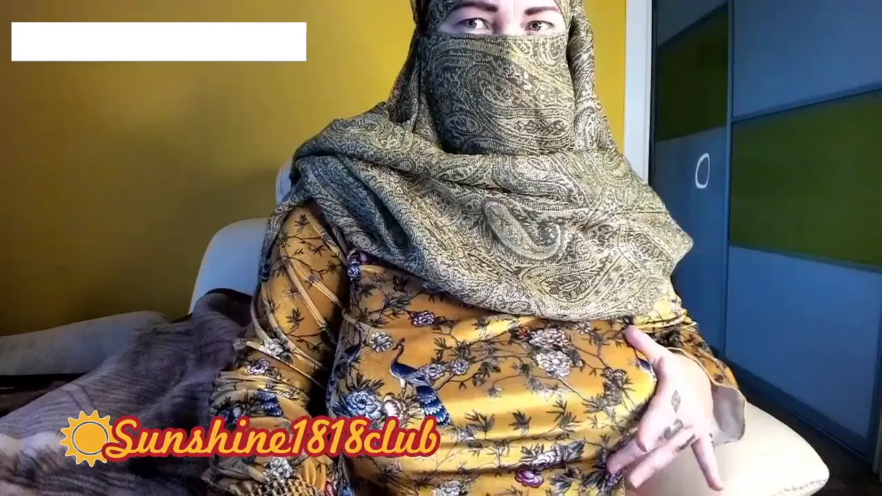 Arab Muslim bbw in hijab masturbates and shows her big tits on webcam