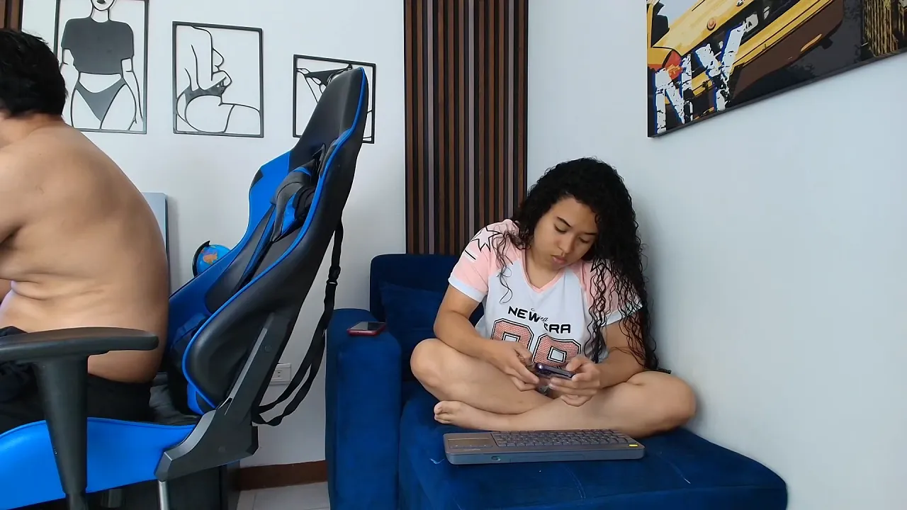 Latinas Ema Abby and Gamers_sexo have daily webcam sex after her husband leaves