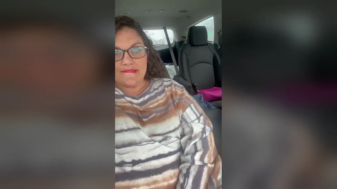 Brunette babe smokes while masturbating in car