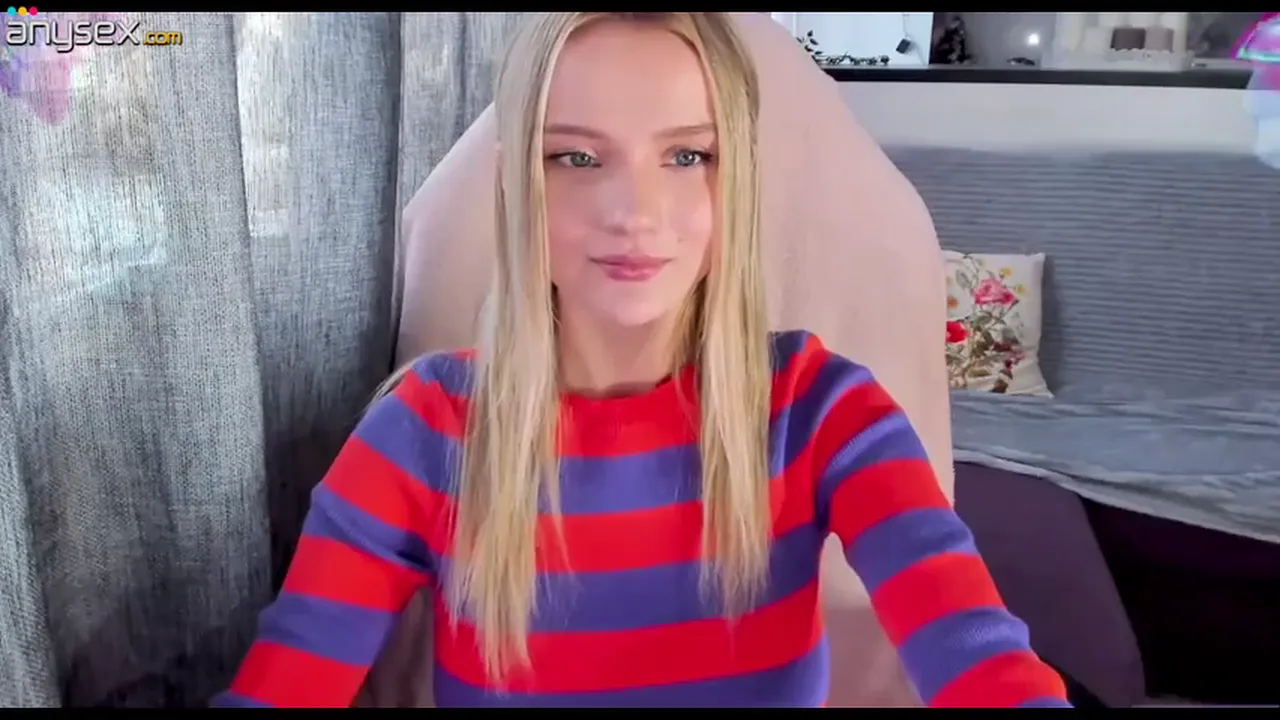 Blonde Russian webcam model shows her body online