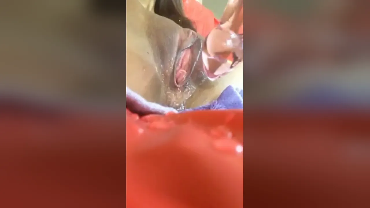 Chrissy Gray teases and squirts on webcam solo