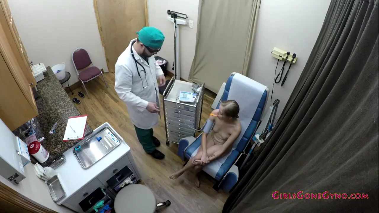 Aria Nicole humiliates doctors by giving a gynecological exam to Ava Siren and Angel
