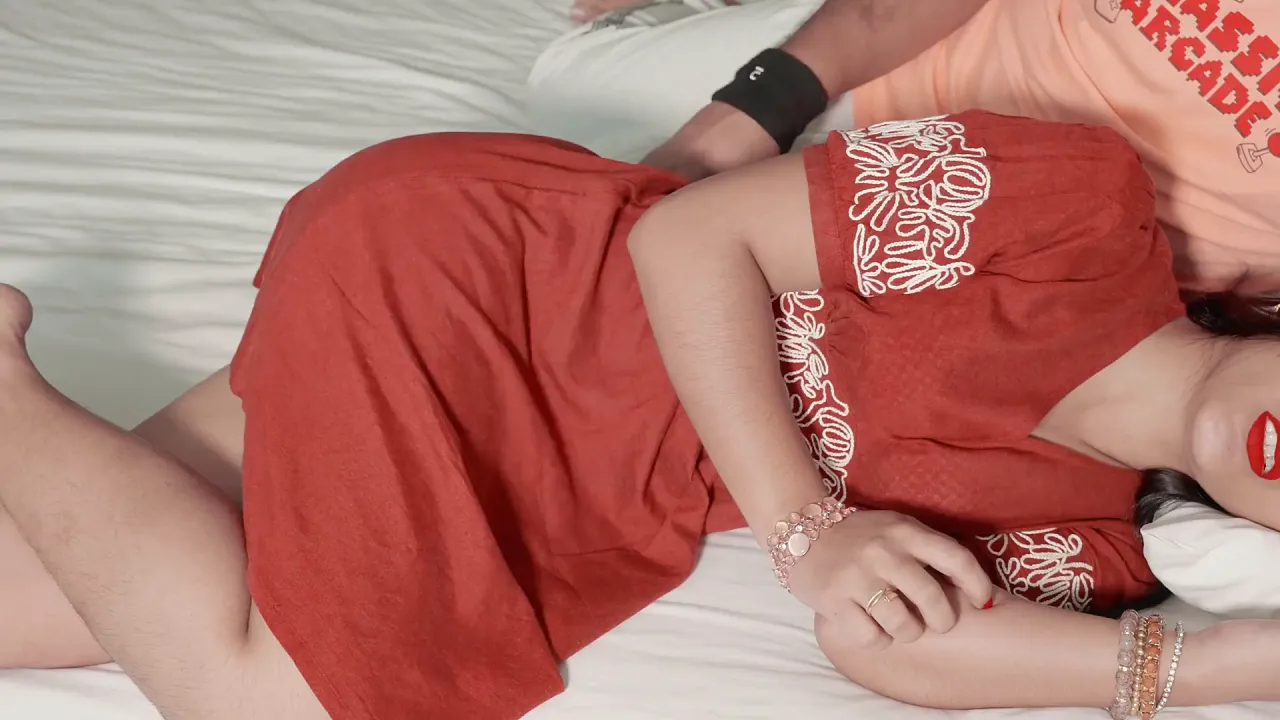 Harami Pati's step sister gets fucked hard in missionary position