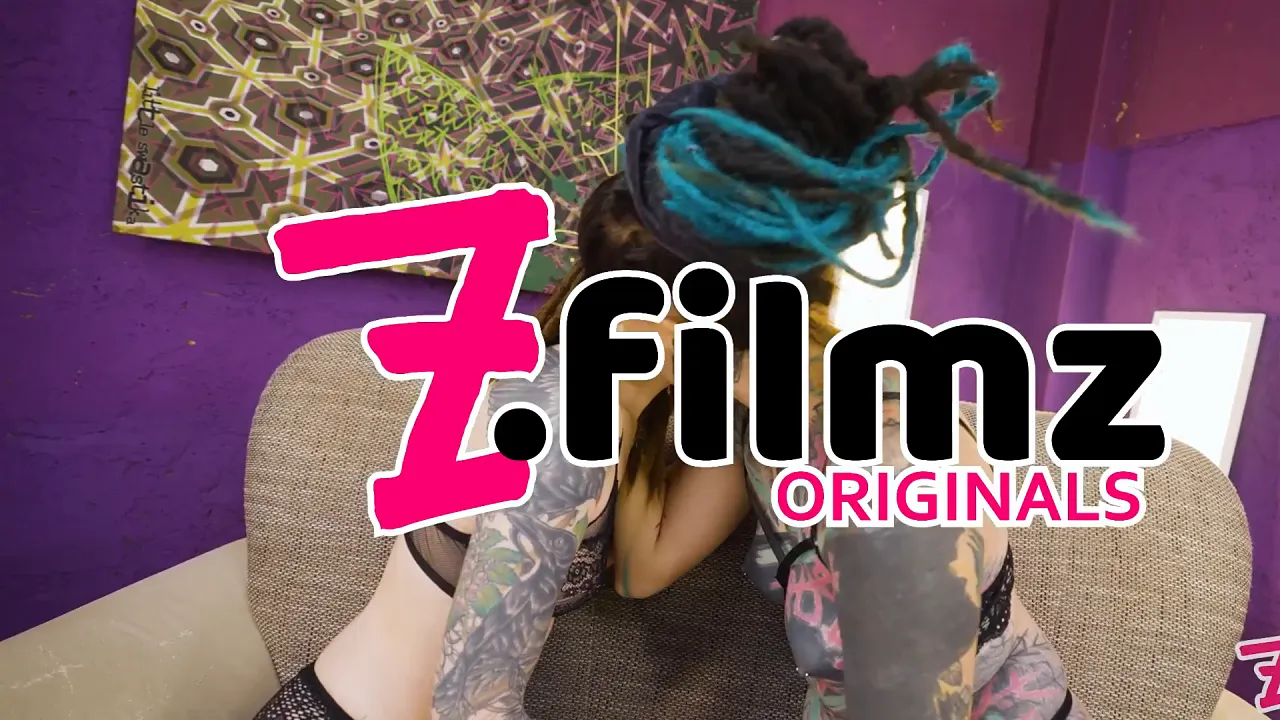 Tatted domme Anuskatzz fucks her sub with a dildo