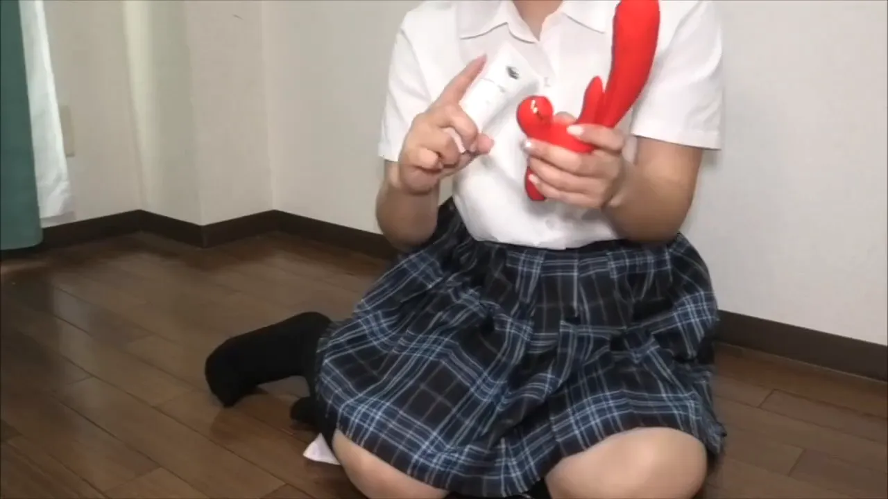 Japanese momoka masturbates with a toy and fan gel until she cums