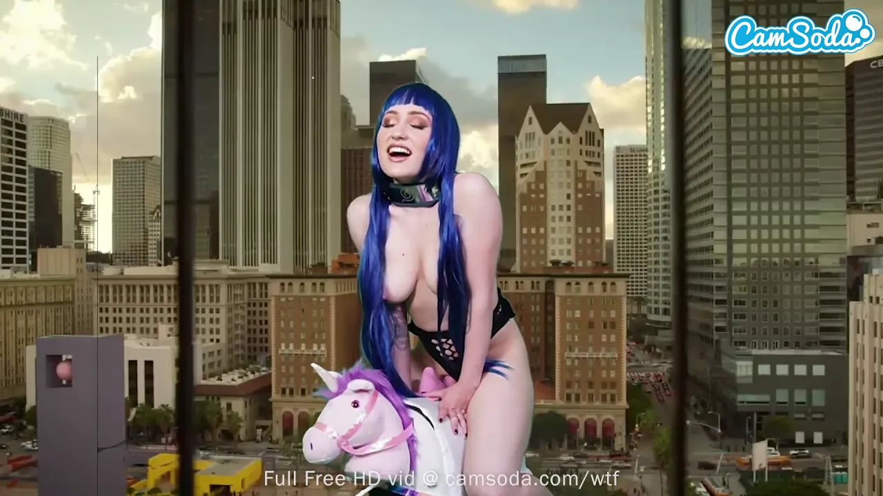 Lizzie Love cosplays as Hinata Hyuga and masturbates to orgasm on the Sybian webcam