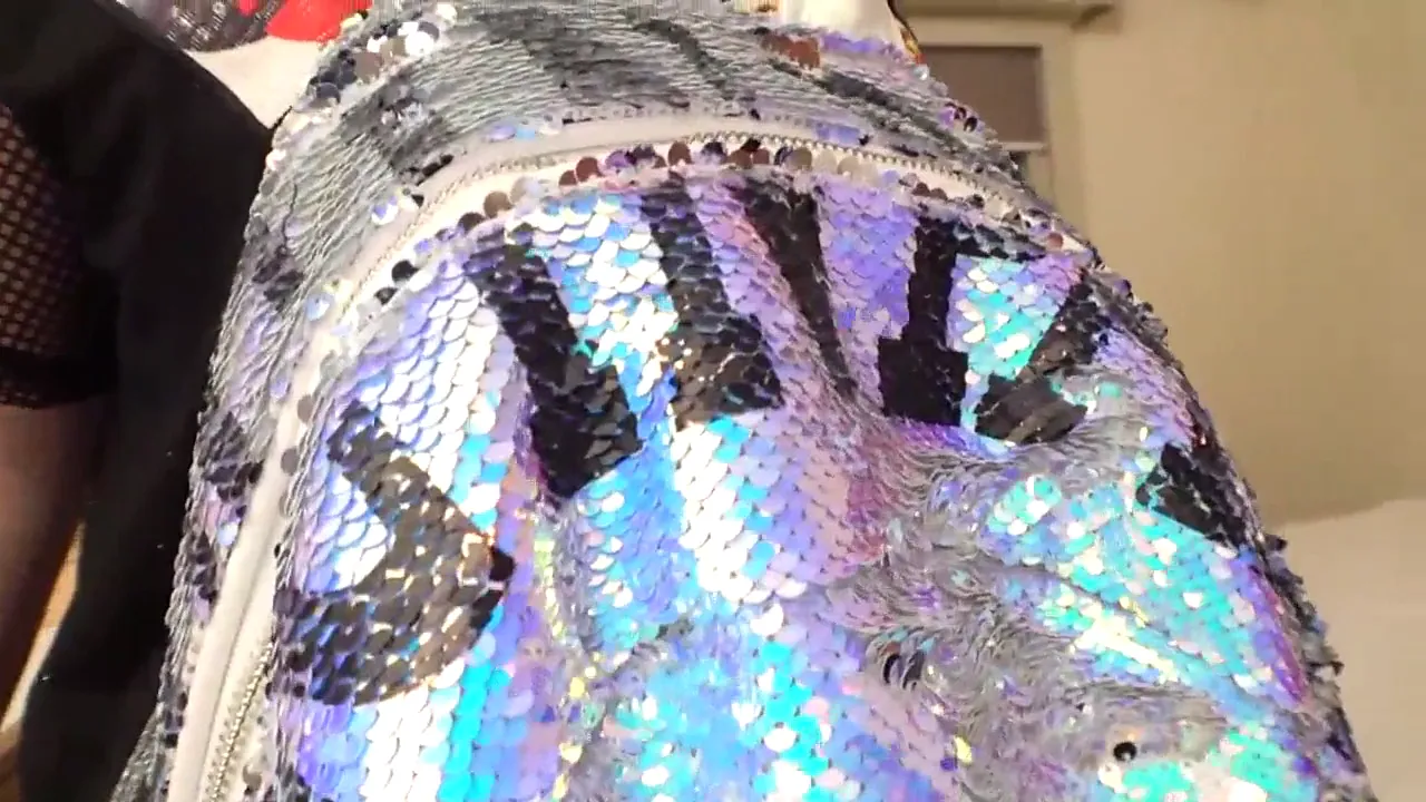 Woman squirting in full hardcore video