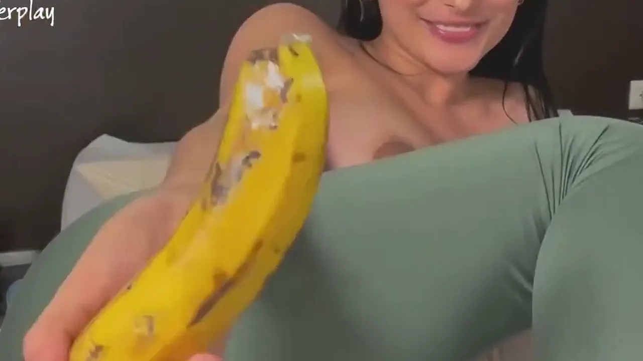 Solo Latina Jenifer Play II teases with anal toys before rough fisting