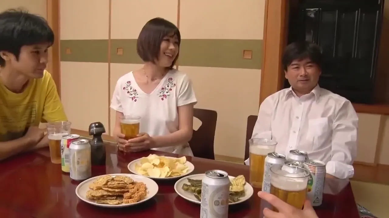 Married Japanese with big tits cheats getting her pussy licked