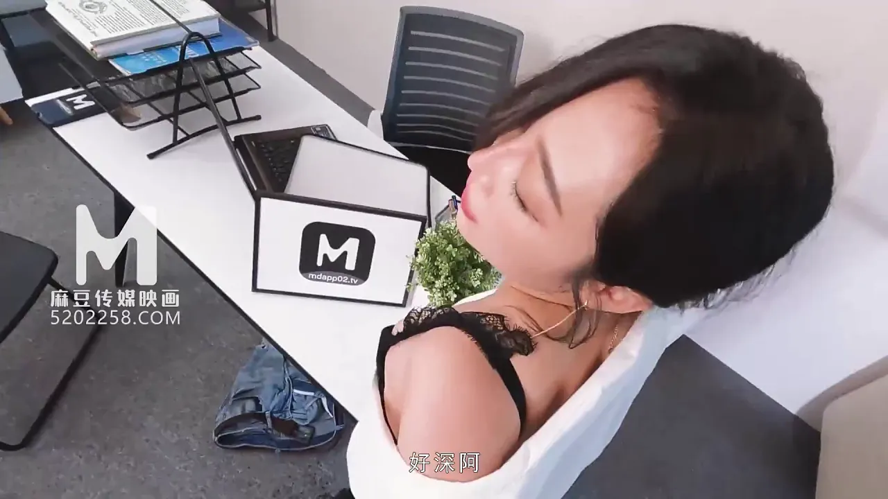 Japanese celebrity Honey Su plays a sexy game on webcam