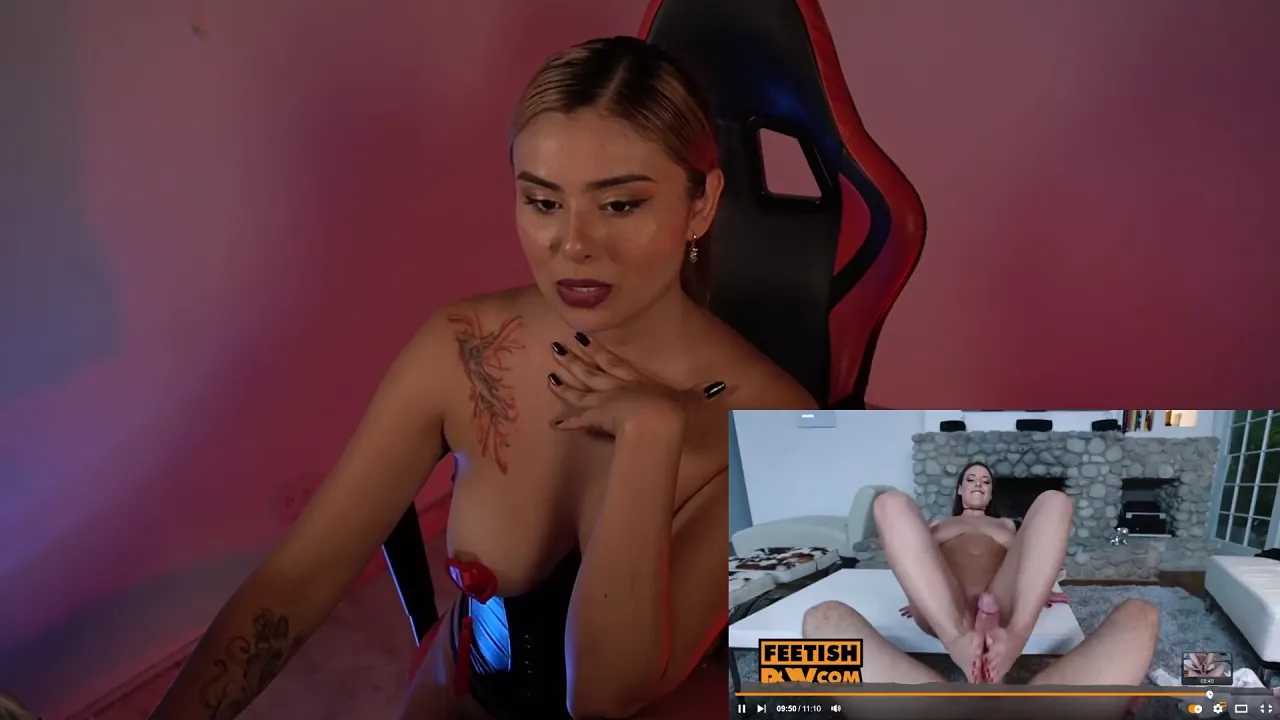 Latina youtuber Vico Asmr reacts to the most perverted fetishes, fantasies and confessions