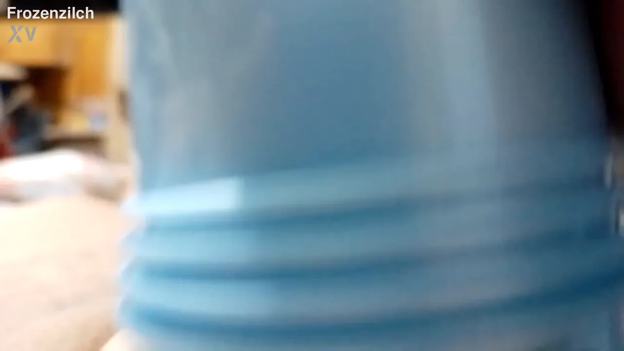 Frozen Zilch wanks herself to orgasm with a Fleshlight