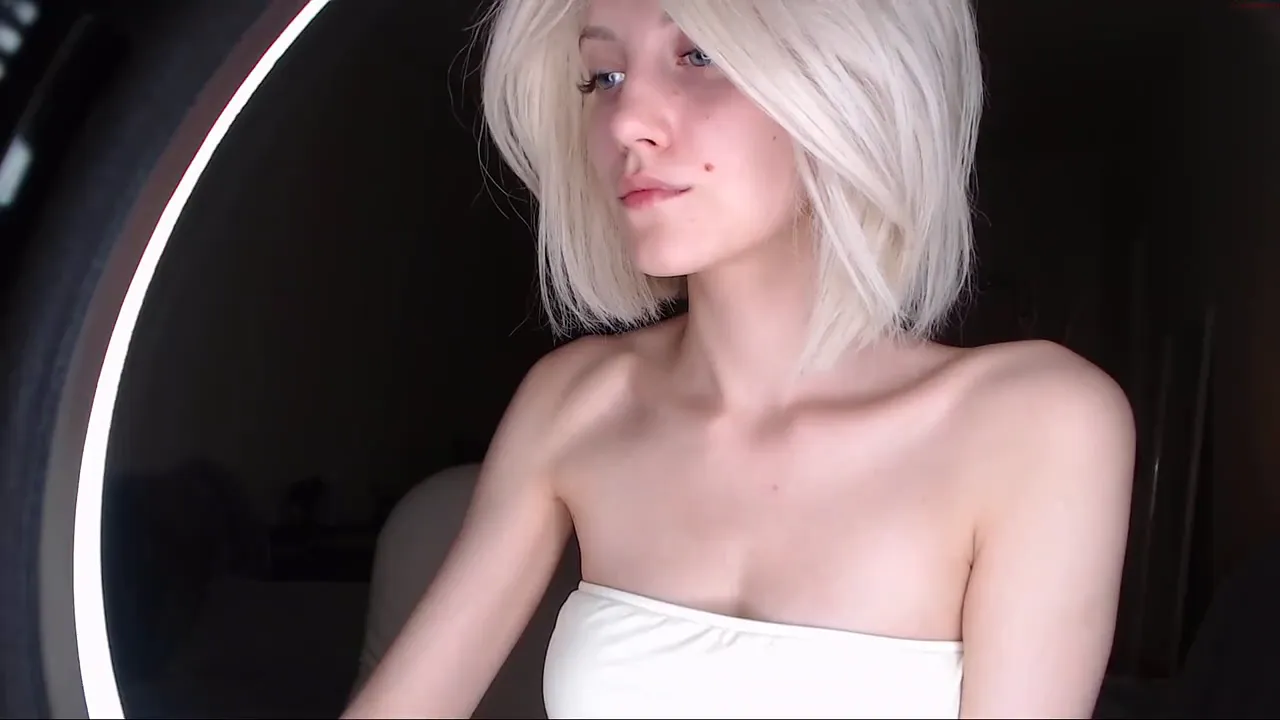 Slender blonde webcam model shows off her slim body and uses a toy on her shaved pussy