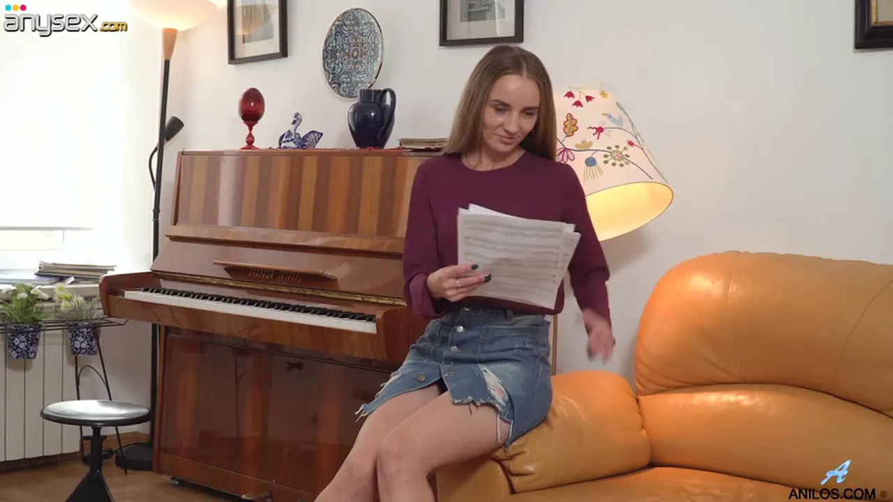 Brunette pianist Bekki strips and masturbates with her shaved pussy