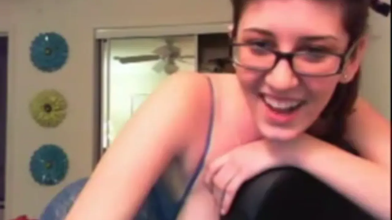 Amber Hahn shows off her big tits and masturbates on webcam